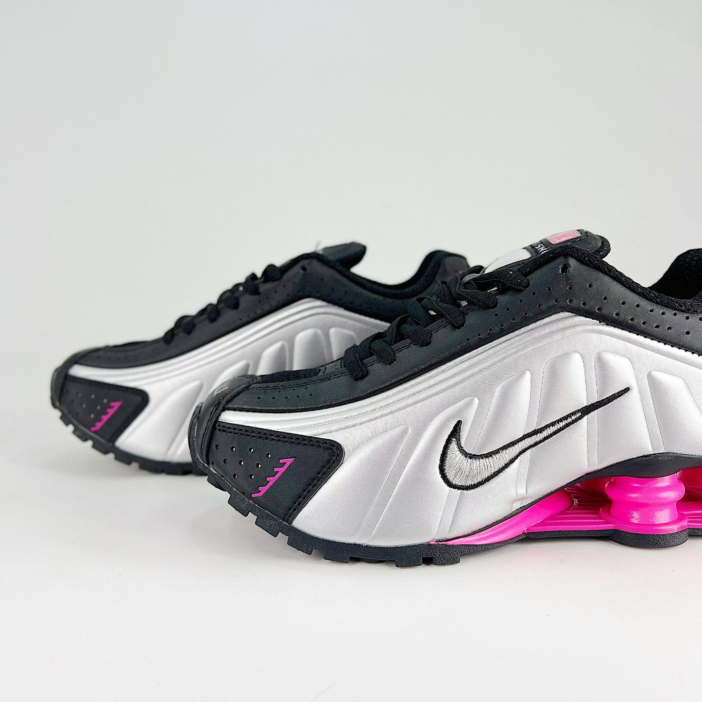 Nike Shox R4 Sneakers