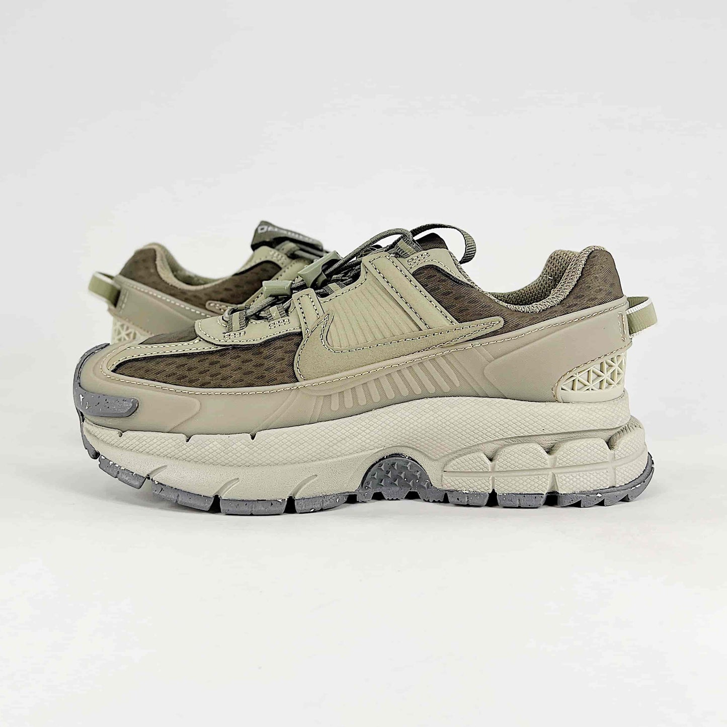 Nike Zoom Vomero Roam Sneakers