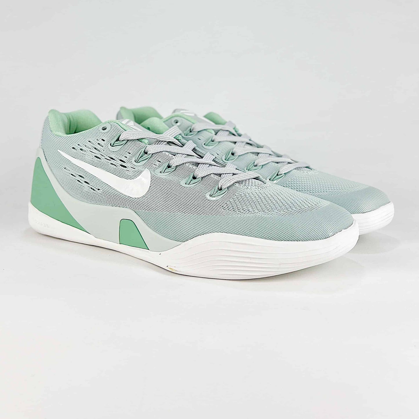 Nike Kobe 9 EM Low Sneakers