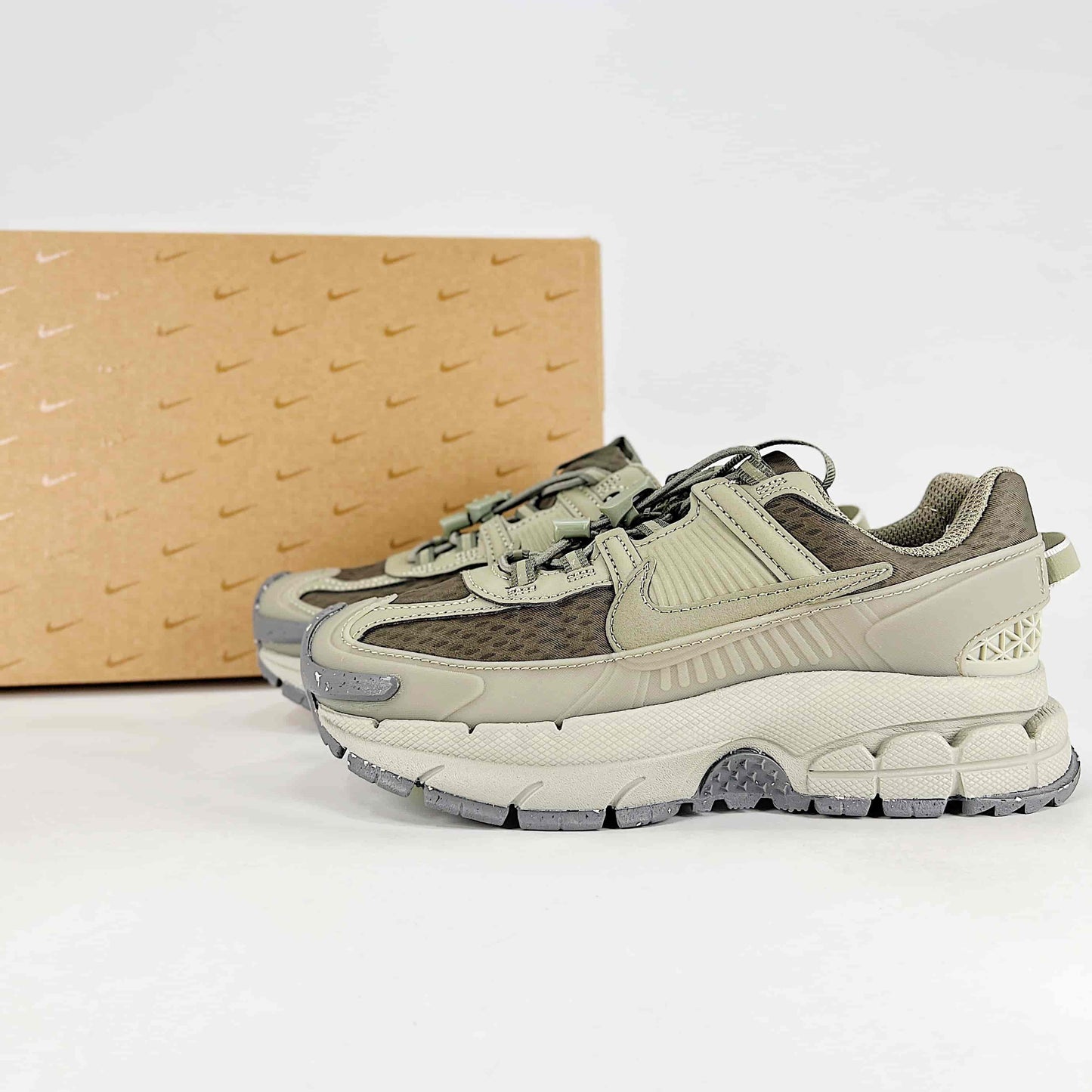 Nike Zoom Vomero Roam Sneakers