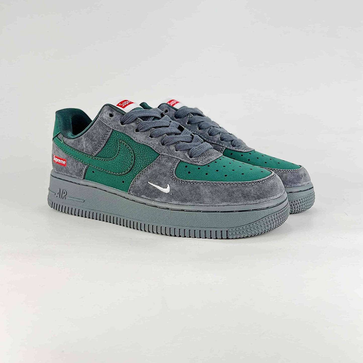 Nike Air Force 1 Low x Supreme sneakers