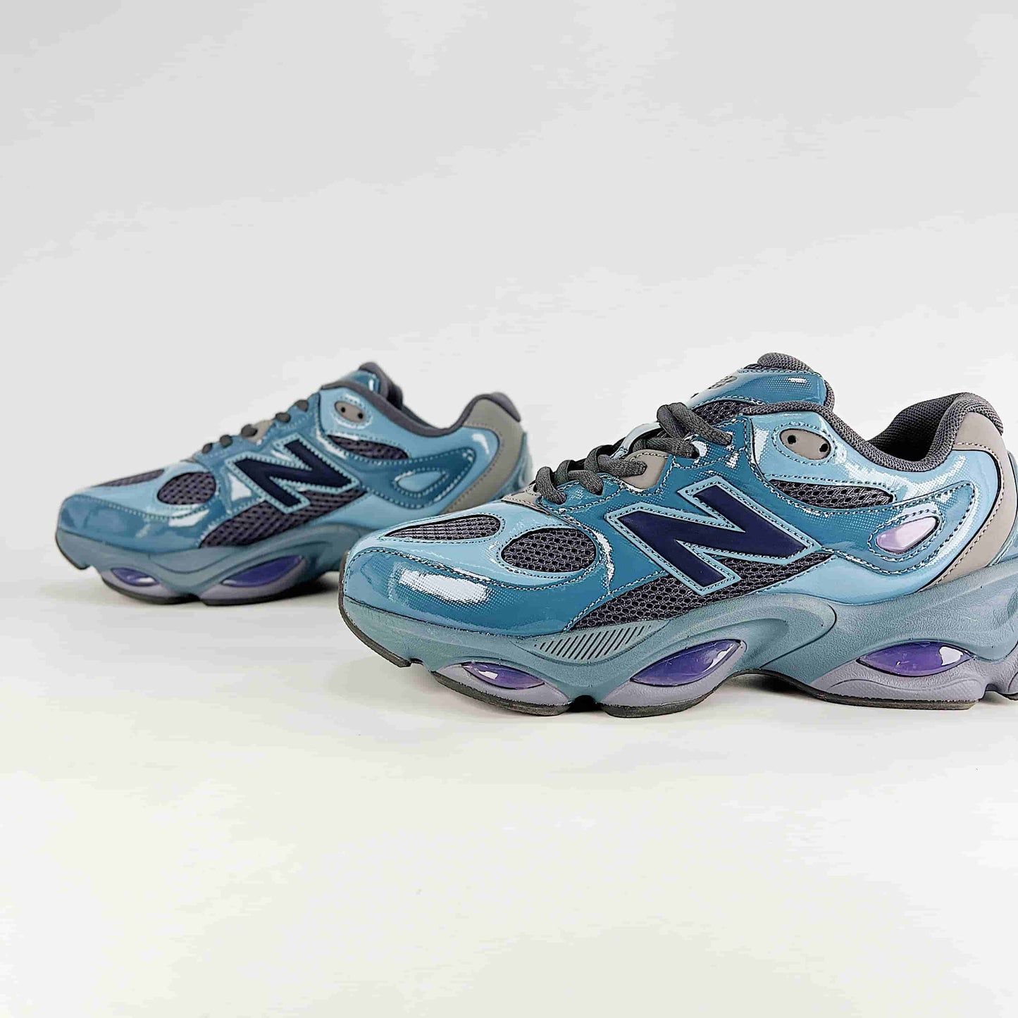 New Balance ABZORB 2000 Sneakers