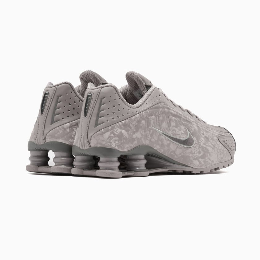 Nike Shox R4 Sneakers "College Grey/Flat Pewter"