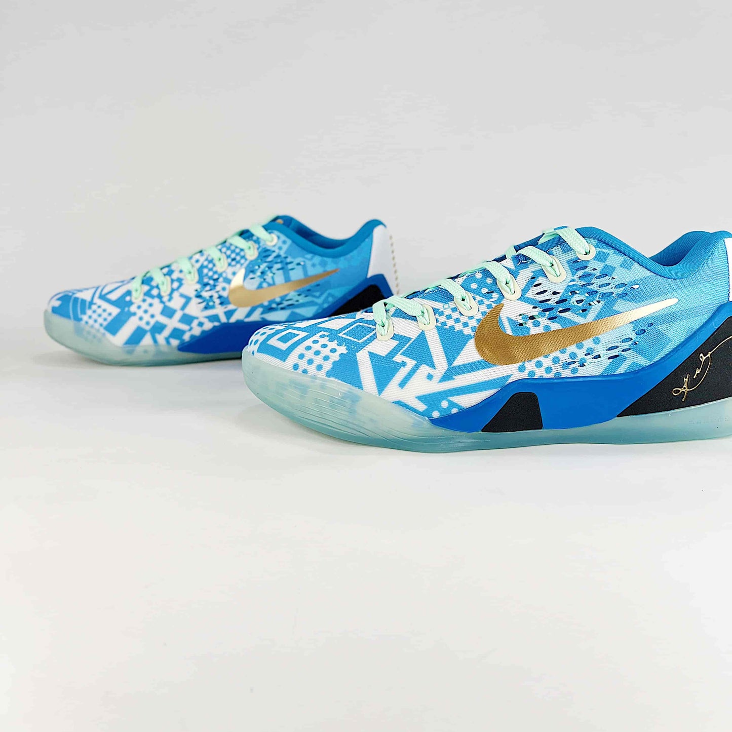 Nike Kobe 9 EM Low Sneakers
