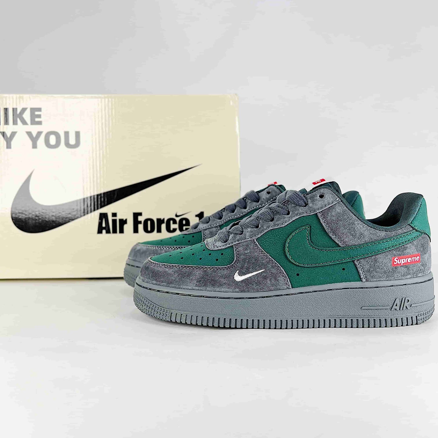 Nike Air Force 1 Low x Supreme sneakers