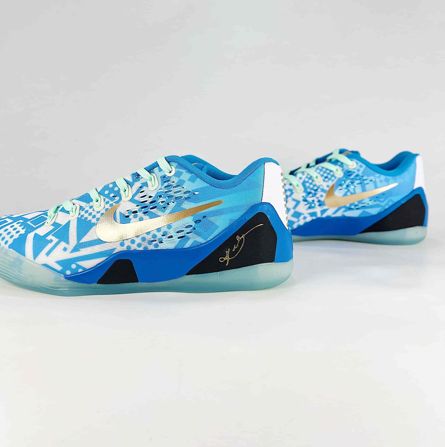 Nike Kobe 9 EM Low Sneakers