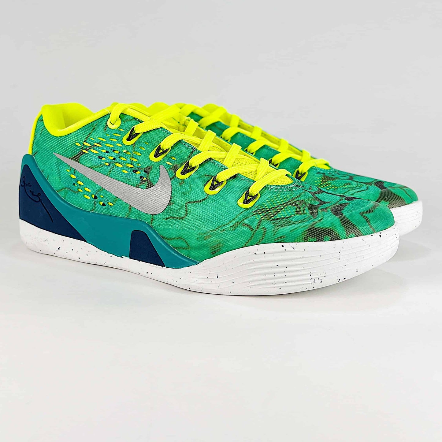 Nike Kobe 9 EM Low Sneakers