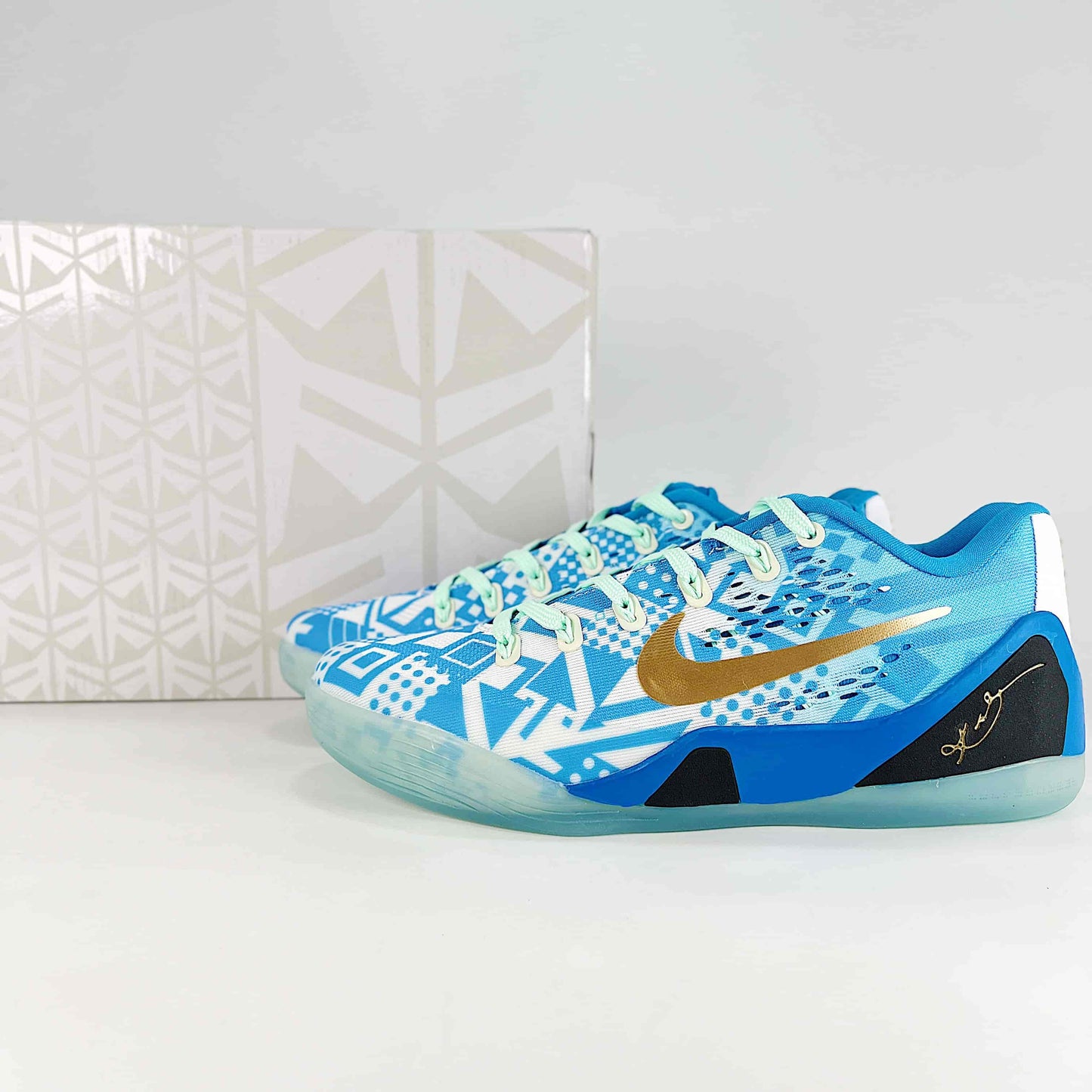Nike Kobe 9 EM Low Sneakers