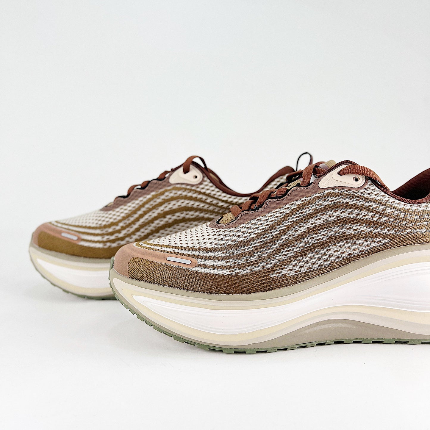 Nike Vomero Plus Sneakers