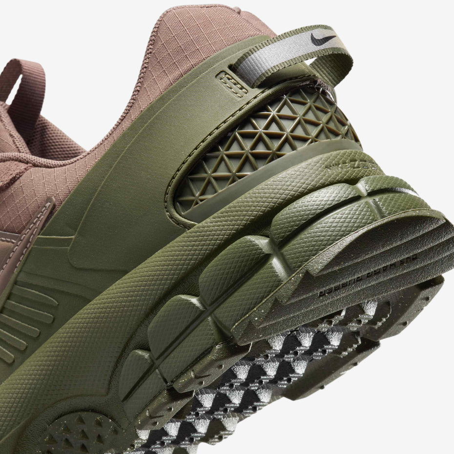 Nike Zoom Vomero Roam 'Mink' Sneakers