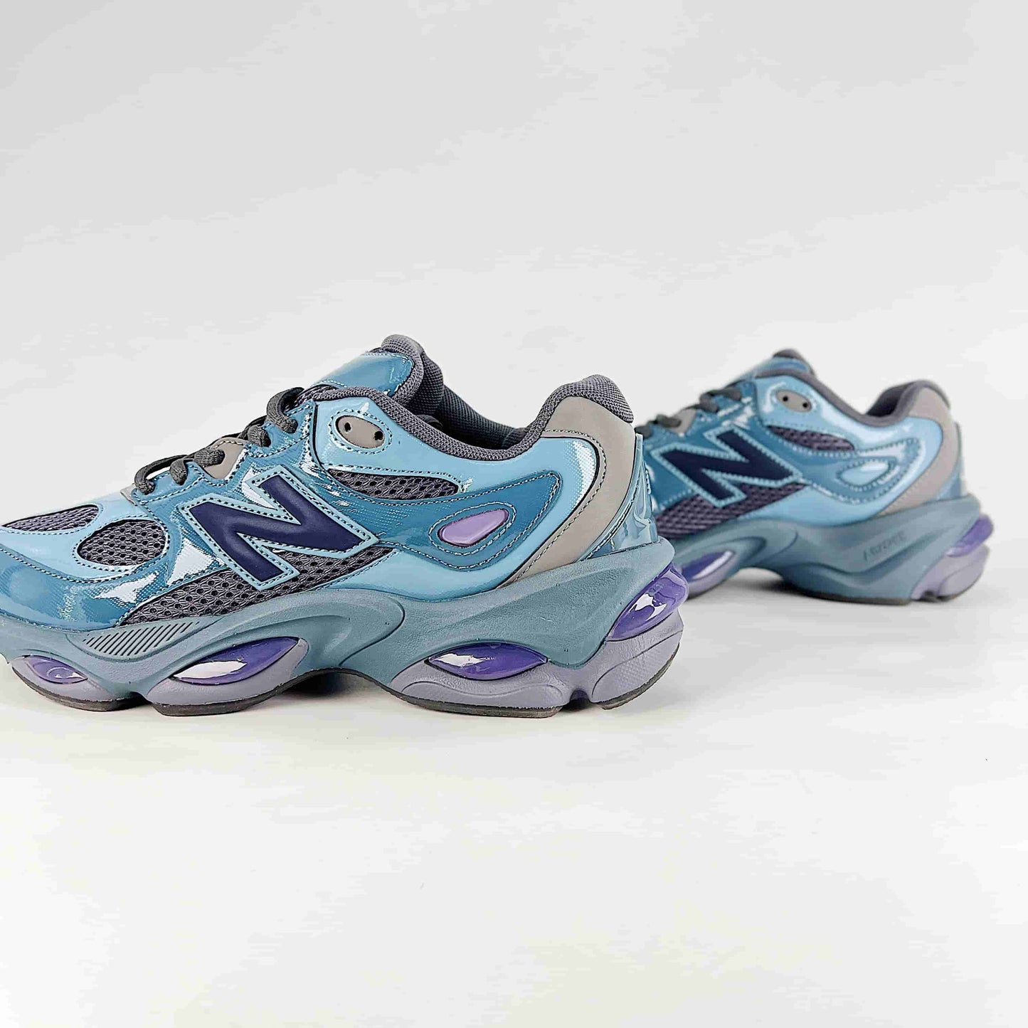 New Balance ABZORB 2000 Sneakers