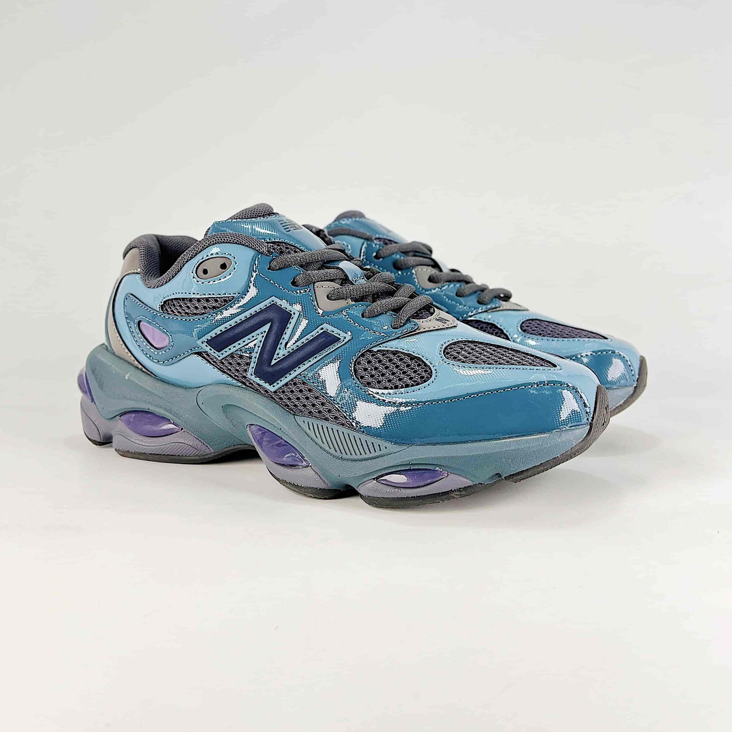 New Balance ABZORB 2000 Sneakers
