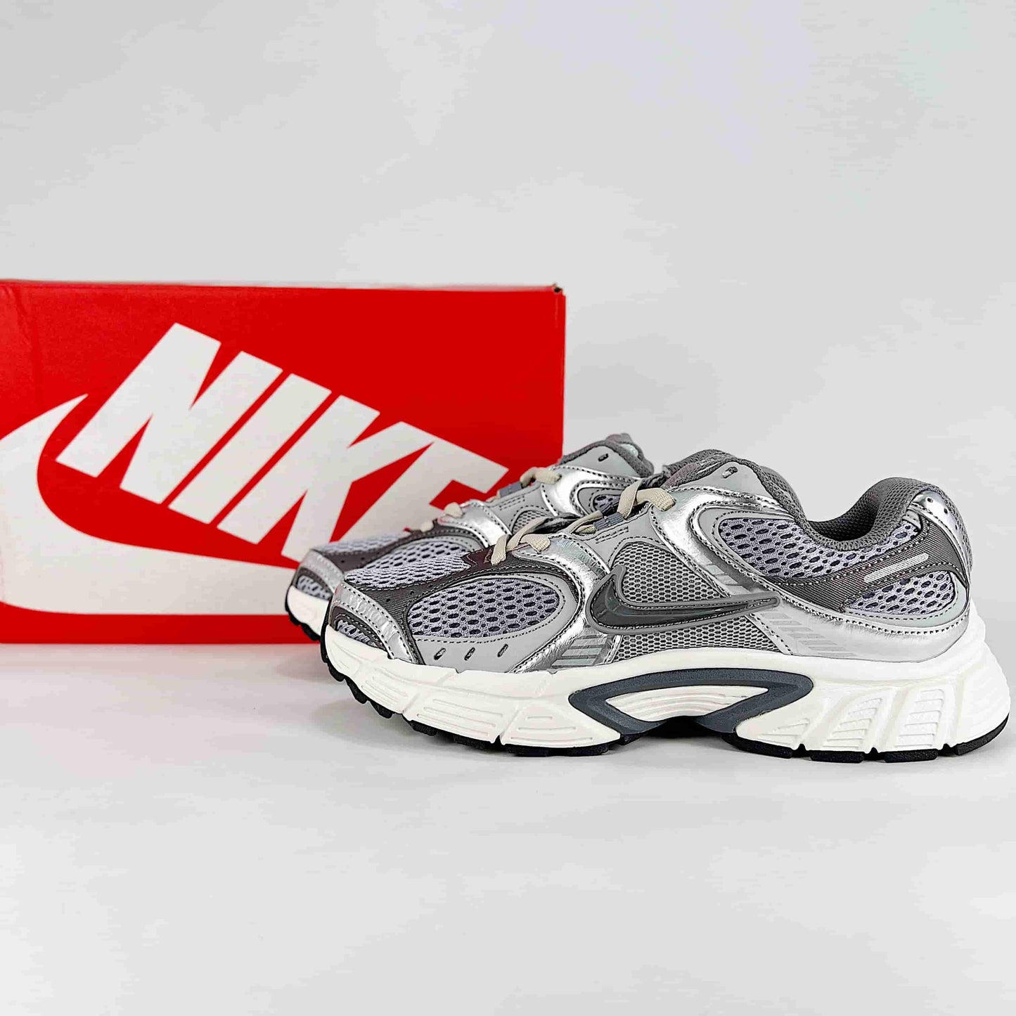 Nike V5 RNR Sneakers