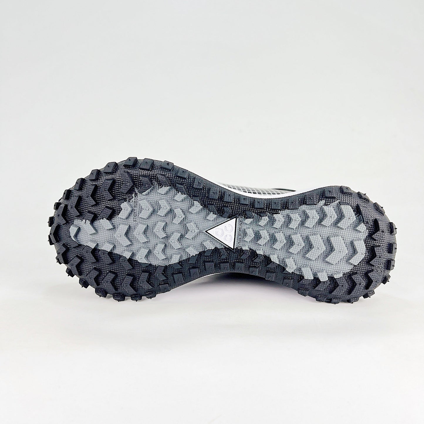 Nike ACG Mountain Fly Gore-Tex Sneakers