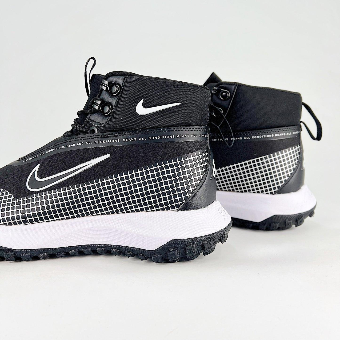 Nike ACG Mountain Fly Gore-Tex Sneakers
