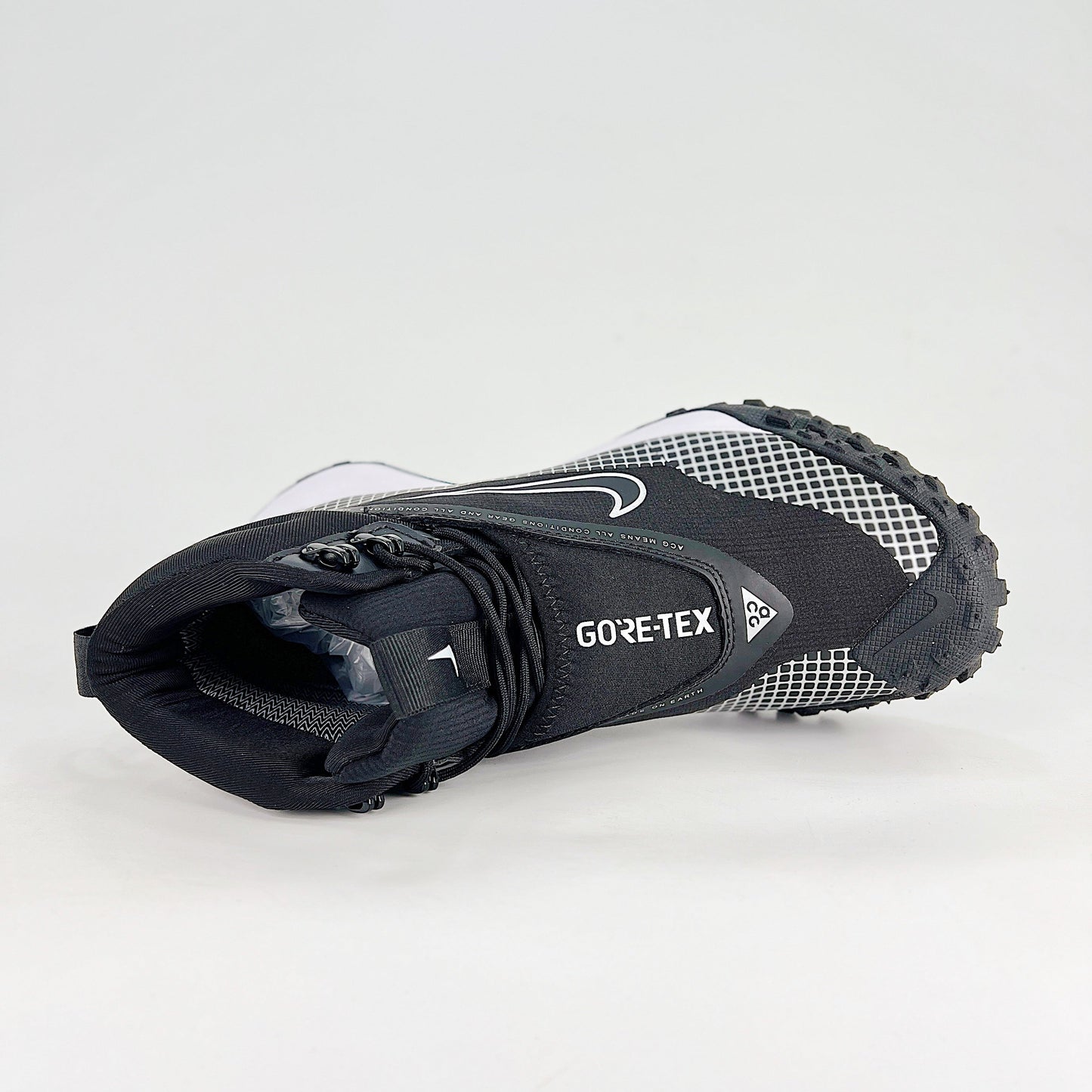 Nike ACG Mountain Fly Gore-Tex Sneakers