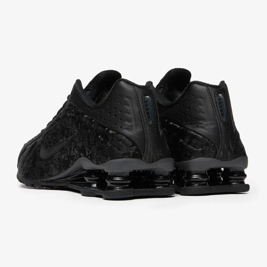 Nike Women's Shox R4 - Black/Dark Smoke Grey