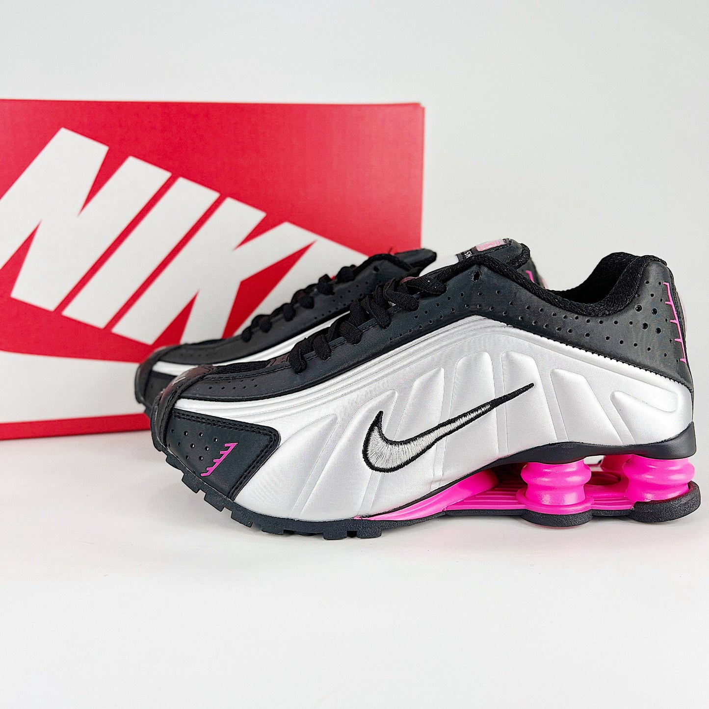 Nike Shox R4 Sneakers