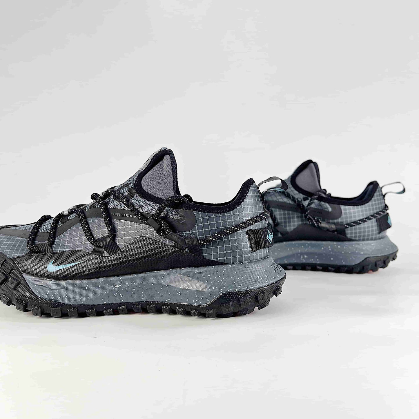 Nike ACG Mountain Fly Low Gore-Tex SE “Dark Grey / Black”