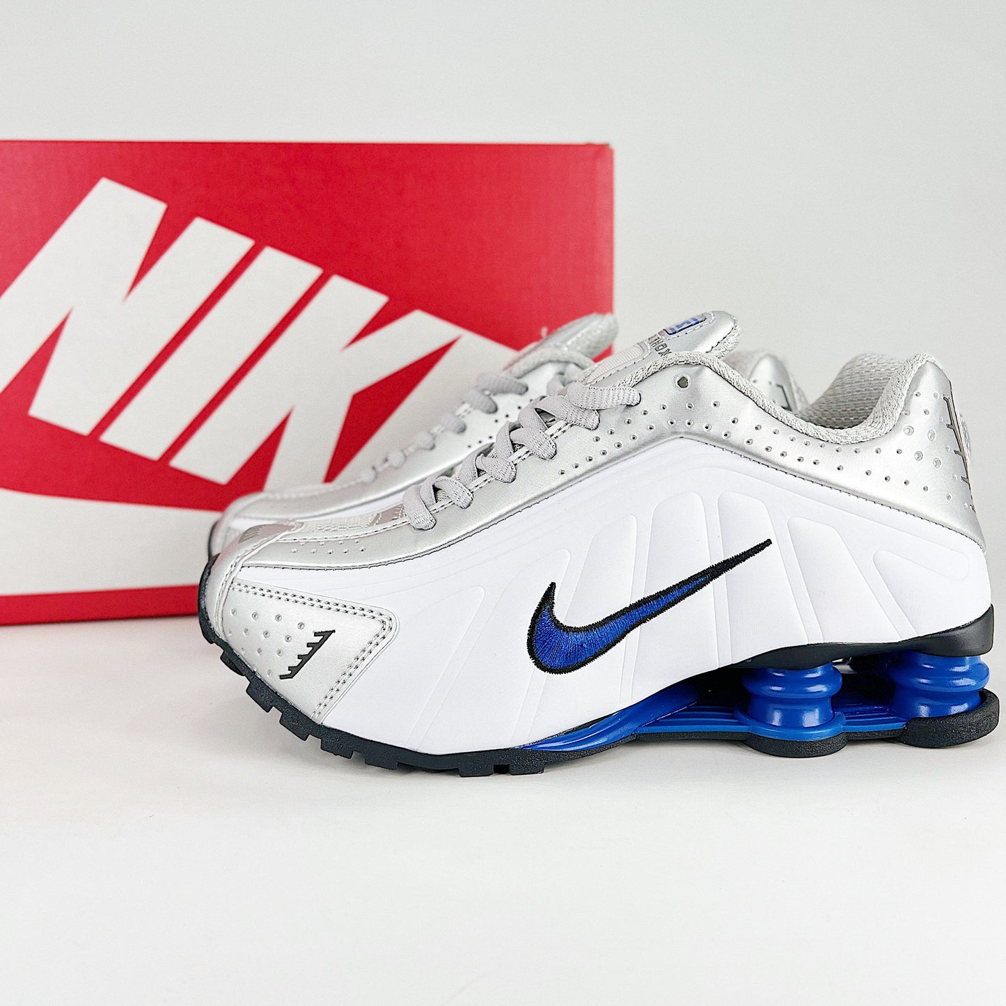 Nike Shox R4 Sneakers