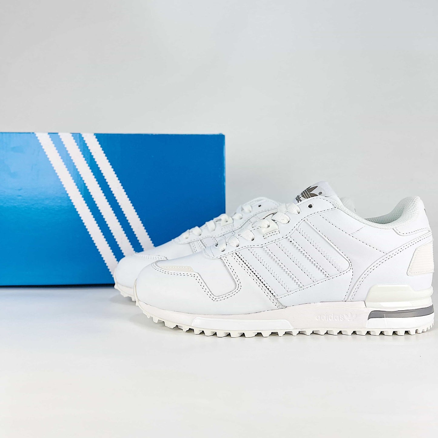 Adidas ZX 700 Sneakers