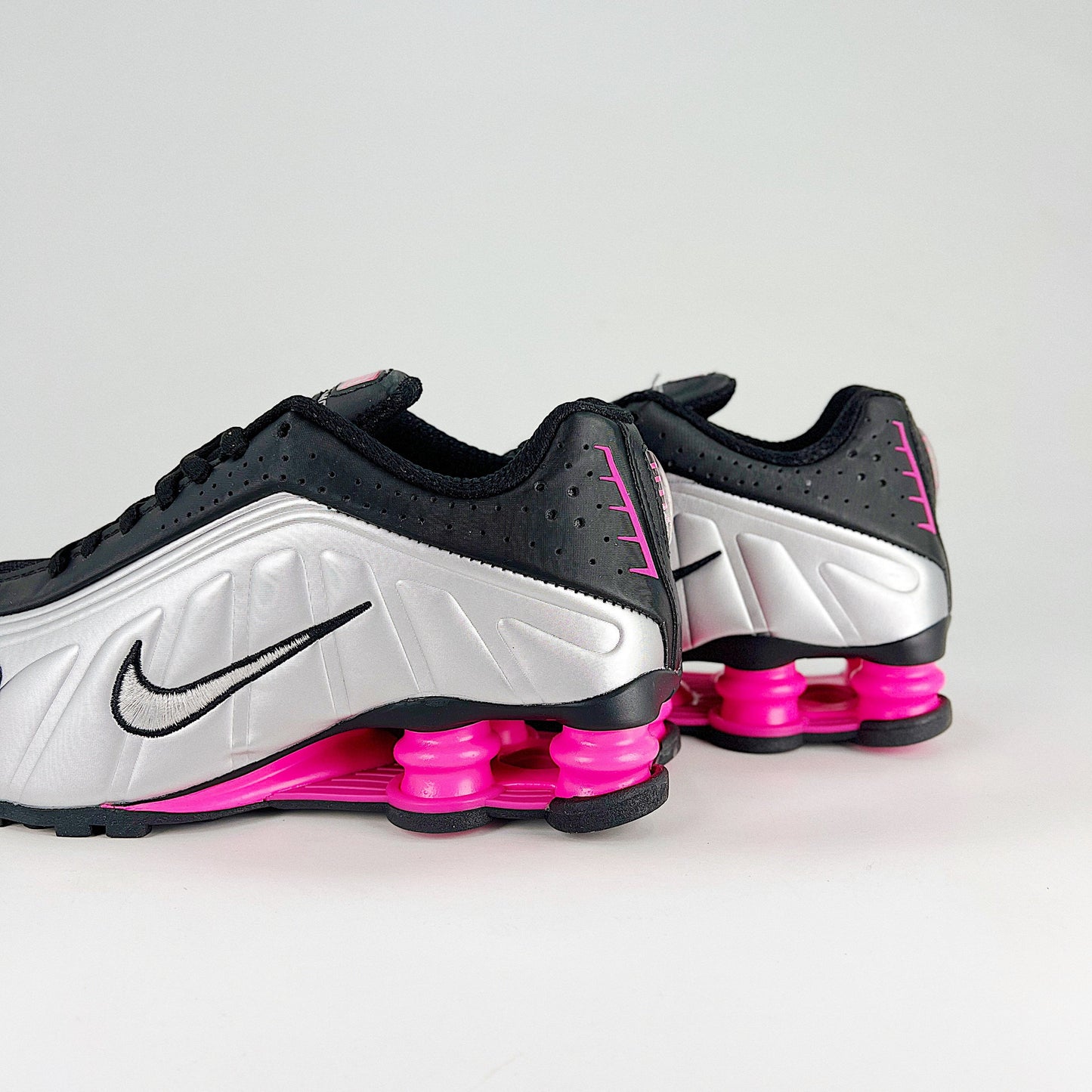 Nike Shox R4 Sneakers