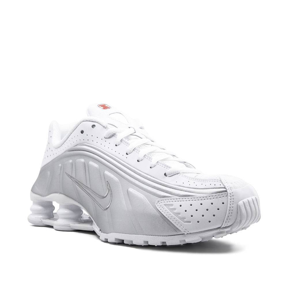 Nike Shox R4 “White – Metallic Silver” Sneaker