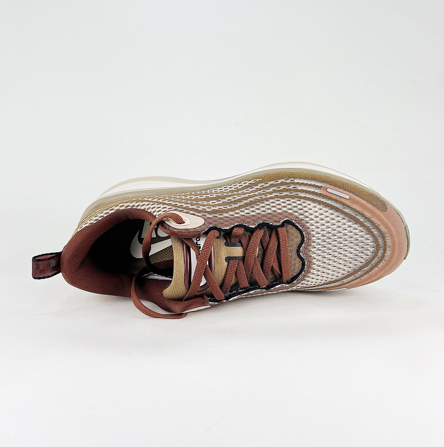 Nike Vomero Plus Sneakers