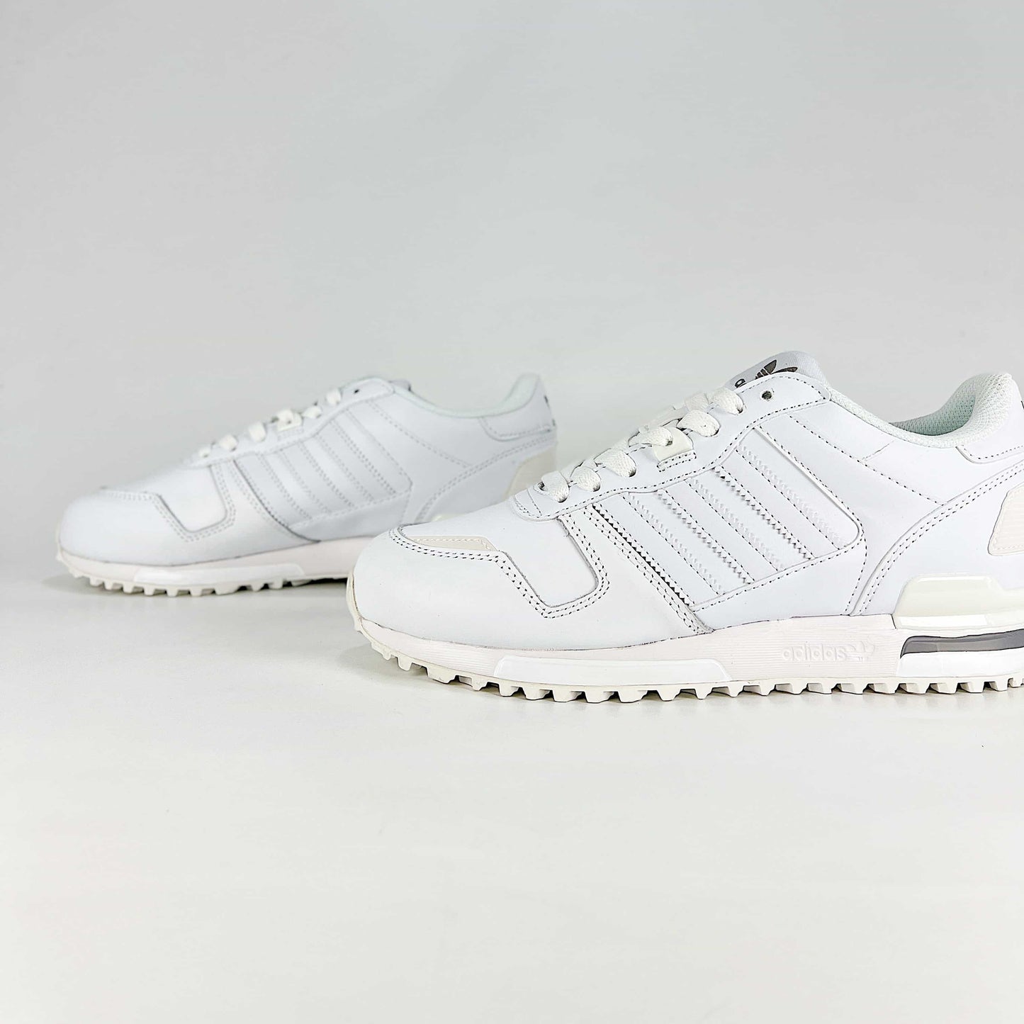 Adidas ZX 700 Sneakers