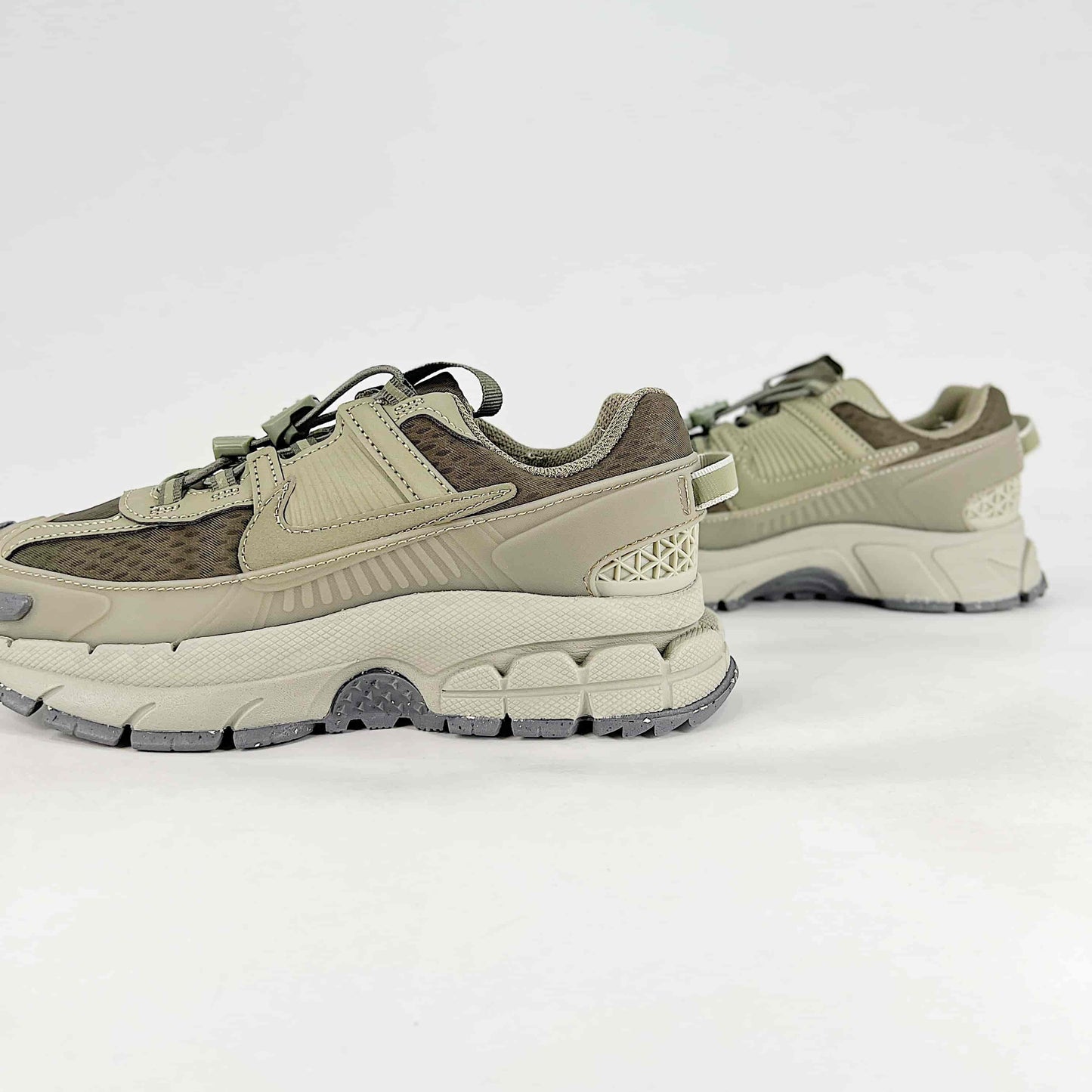 Nike Zoom Vomero Roam Sneakers