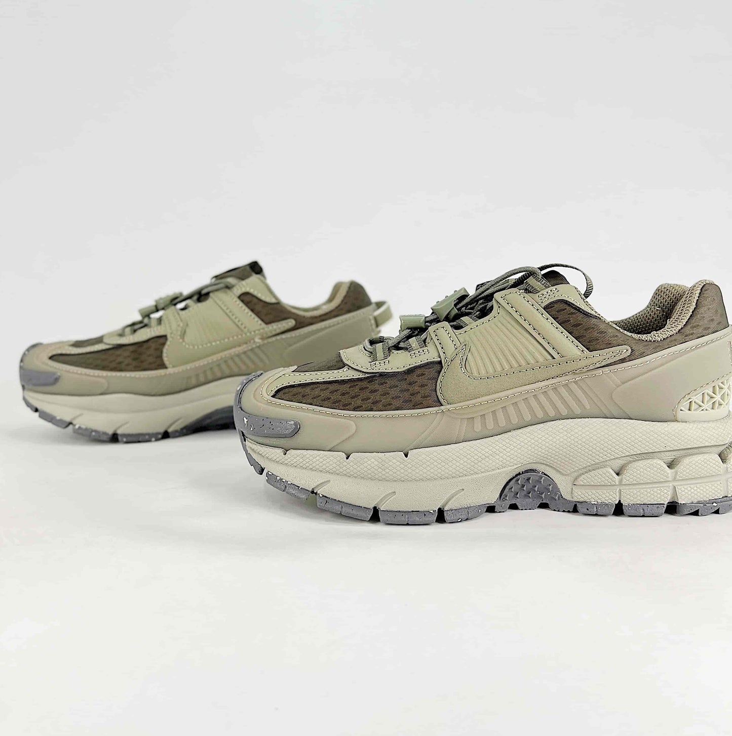 Nike Zoom Vomero Roam Sneakers