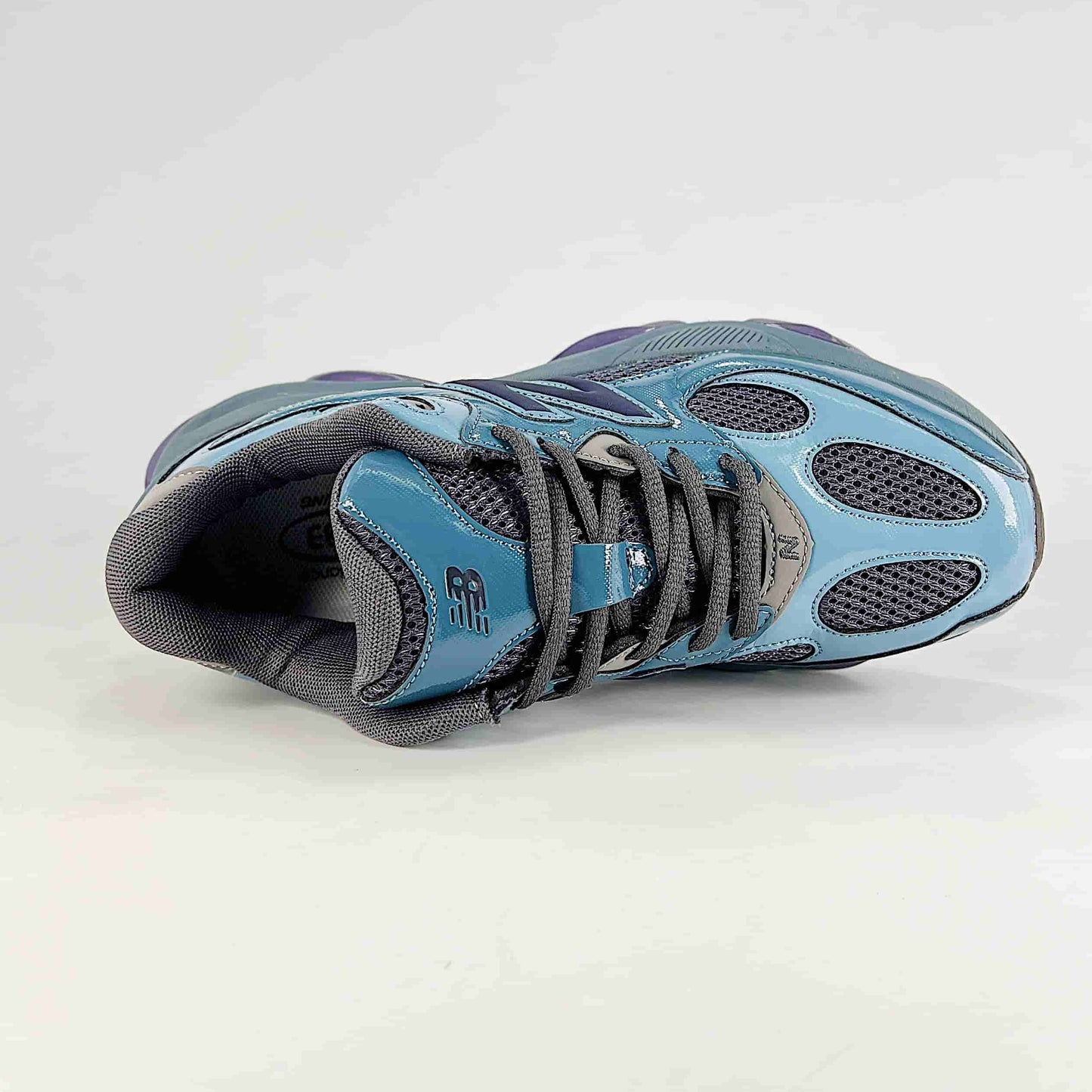 New Balance ABZORB 2000 Sneakers