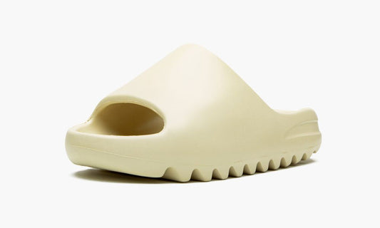 Yeezy Slide Bone Prestige Stride