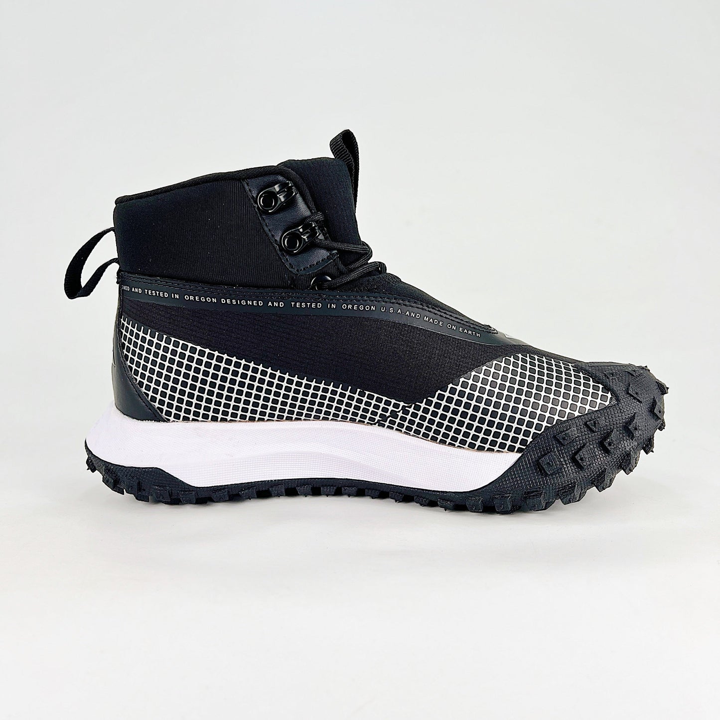 Nike ACG Mountain Fly Gore-Tex Sneakers